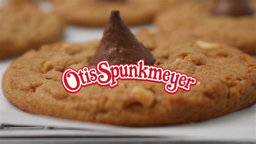 Peanut butter and chocolate together are a classic combination. Here’s a simple way to make a batch of PB&C cookies. Add chocolate drops to the center of each Otis Spunkmeyer Peanut Butter Cookie dough puck and bake according to directions. Let cool and serve. A peanut butter blossom cookie that can’t be beat! #peanutbuttercookie #peanutbutterblossom #otisspunkmeyer #otisspunkmeyercookies | Otis Spunkmeyer