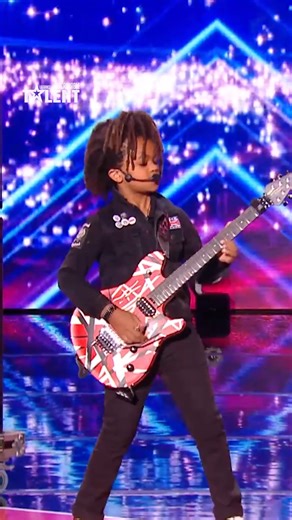 1M views · 17K reactions | "Il est trop fort" 朗 À peine âgé de 10 ans, ce jeune prodige de la guitare électrique enflamme la scène ! La France a un incroyable talent, nouvelle saison, tous les mardis à 21:10 dès le 14 octobre, sur M6 et en streaming sur M6+ | M6 | Facebook