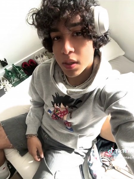 Nathan Arenas (@nathanarenas)’s videos with i like the way you kiss me - Artemas