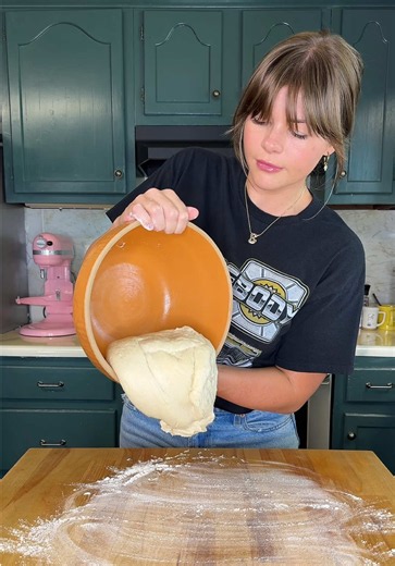 Need an easy homemade bread recipe??? Look no further! The Bread Doctor is here! ✨ Homemade White Sandwich Bread Ingredients * 2 cups warm water * 1 packet (2¼ teaspoons) active dry yeast * 1/4 cup sugar or honey, separated * 1 teaspoon salt * 6 tablespoons oil * 4 to 4½ cups all-purpose flour Directions 1. Pour the warm water into a large bowl. Add the yeast and a small pinch of the sugar or honey. Whisk it together really well, then let it sit for about 10 minutes, until the yeast is nice and 