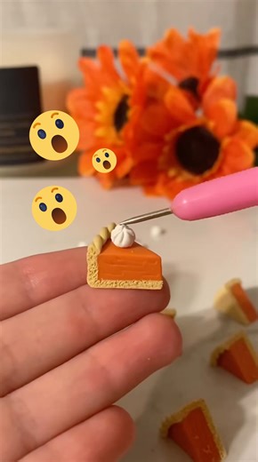 🥧 Who’s ready for dessert? 🥧 Video by Mannys Miniatures