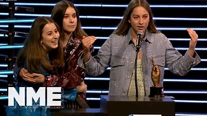Este Haim is sick of the bass face meme: “You wouldn’t say it to a dude”