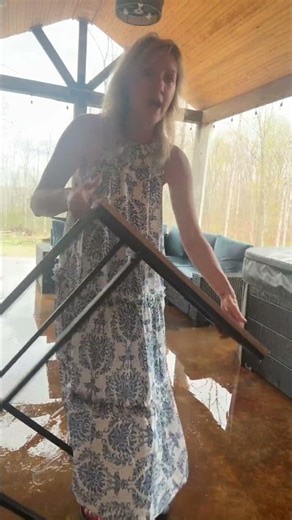 Decorating with my C-Shaped end table, LOOK HOW CUTE! #decor #backporch #endtable