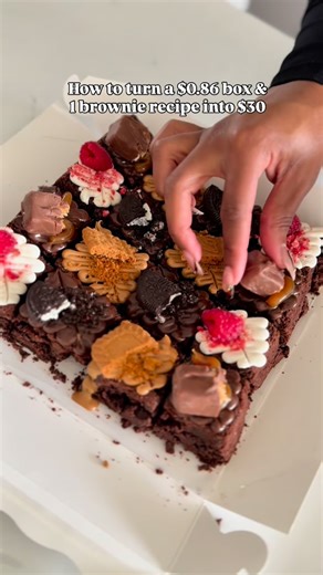 Bryonna| Luxury Cakes & Cupcakes | Educator & Mentor on Instagram: "1 recipe. Multiple toppings. That’s the cheat code. Did a “silent” sale of these a couple months ago (meaning no huge marketing other than my client email list) & sold 43 boxes. Imagine the sales if I would have shared it on social media too? 1️⃣Bake my Chocolate Chip Fudge Brownie recipe 2️⃣Pick 3-4 “sauces” (I did cookie butter, milk chocolate & white chocolate) 3️⃣Add 3-4 toppings (I did biscoff cookie, raspberry, Oreo & snic