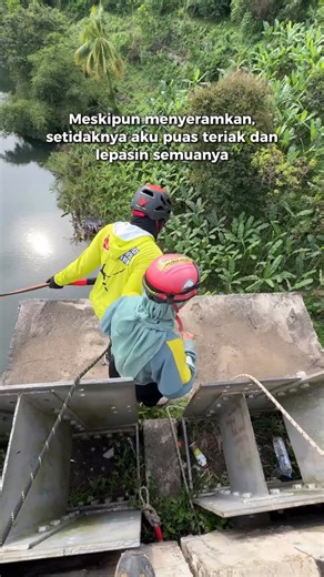 EXPLORER.ID | OPEN TRIP on Instagram: "Meskipun menyeramkan, tapi bisa teriak sekenceng-kencengnya di sini 🗣️ Di trip Rope Jump Jembatan Citarum 🫨 Berangkat dari Tangerang, Jakarta, Bekasi, Cikarang, Karawang Tripnya flashsale mulai dari IDR 450K udah termasuk transport PP, paket rope jump, dokumentasi, sertifikat, peralatan, guide, tour leader. 📆 Keberangkatan setiap jumat, sabtu dan minggu Tanggal 14 FEB: SUDAH PASTI BERANGKAT 17 FEB: SUDAH PASTI BERANGKAT Buat kamu yang mau ikutan, bisa ce