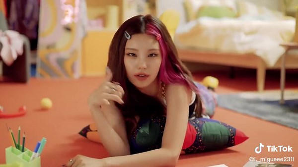 MV Completo de 'Swipe' - ITZY para Midzy