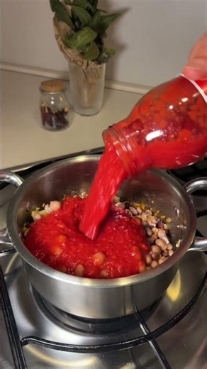 Zuppa di legumi con Pomì
