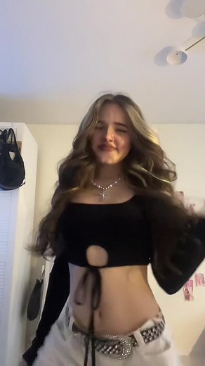 !FAKE BODY!tik tok i am 18. inst: mibreoo