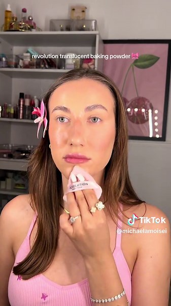Revolution Loose Baking Powder Review: Translucent Shade