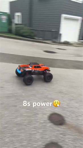 Driving on 8s 😮‍💨 #rc #viral #fyp #rccar #xmaxx8s