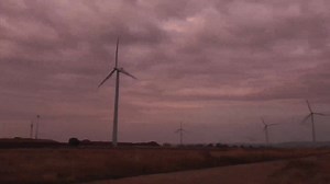 VIENTO DE BOCHORNO. EOLICOS EN GURREA DE GÁLLEGO. 13-11-2025 | A Contraluz