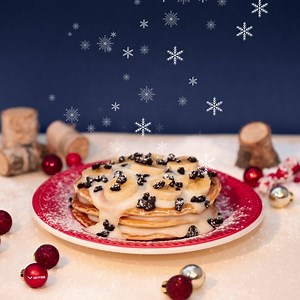 128K views · 2.4K reactions | Cenes con quien cenes esta noche, tráelos antes a por unas #TortitasChristmasEdition! Feliz Nochebuena! | VIPS | Facebook