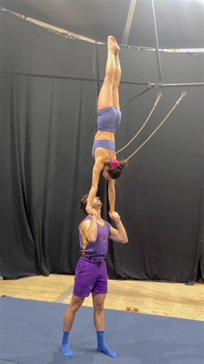 Old video📼 #duofireacrobats #acrobatics #handtohand #partneracrobatics #acroduo #handstand #cirque