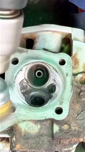 mechanical tricks for cleaning the combustion chamber #automobile