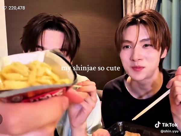 my shinjae 😚🤏🏻 #shinyu #youngjae #fypシ #fypp #zyxcba