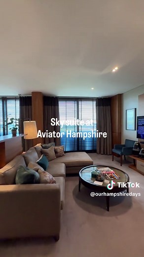 An unforgettable stay at Aviator Hampshire ✈️ If you’re looking for a luxury hotel in Hampshire for a date night or UK staycation, this is such a special spot. Think runway views, the comfiest beds, and yes… a TV in the bath 🛀 We stayed in the Sky Suite and it had everything you could want for an incredible stay. Watching the planes from the window made it feel even more unique. They also offer some great packages: Spring Stay from £155 including breakfast and a cocktail each 🍸 or Stay & Dine