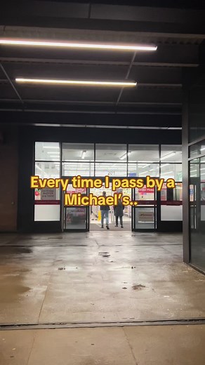 It draws me in every single time 🧵🧶🎨🖌️ #michaels #stationeryshop #artstore #artsandcrafts #crafty #hobbies