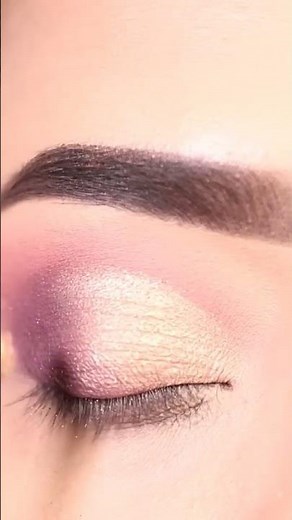 Very simple elegant eyeshadow look!!! 🔥😎.... #explore #youtubeshorts #shortsfeed #makeuptutorial
