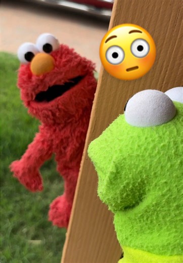 The real Elmo exposed??? 🤨 @TheDaiTrickster #fyp #kermit #elmo | elmo