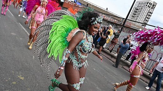 Notting Hill Carnival 2022 Some of the performances warming up before a live stage 📷 #NHC2022 #NHCarnival #carnival #carnivalparade
