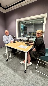 198K views · 1K reactions | Pan Kraus preferuje VIP spánkovou metodu.  #Frekvence1 #KrausABlondyna #JanKraus #MiluseBittnerova #Spanek #CristianoRonaldo | Frekvence 1 | Facebook