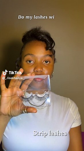 DIY Girly 101: Do my lashes with me. 💗💋 . . . . . . . #foryou #foryoupage #foryouoageofficial #trending #viral #lashes #clusterlashes #striplashes #lashes #diylashes #lashesathome