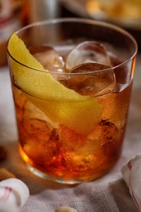 Godfather cocktail recipe - Absolut Drinks