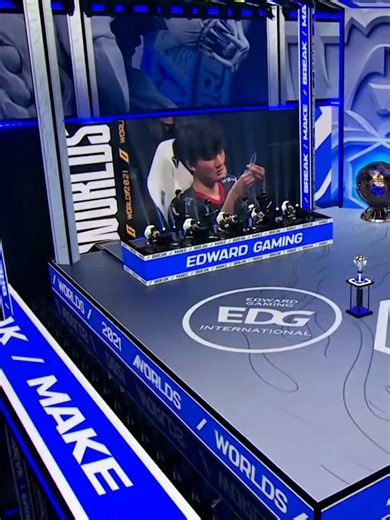 Ván 4 Chung Kết CKTG 2021 EDG vs DK - Pha Viper Aphelios