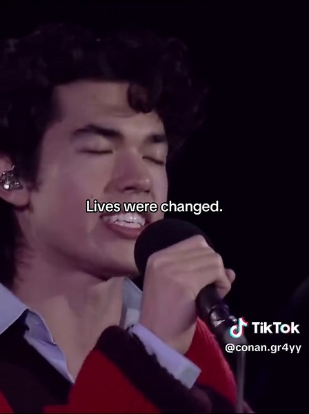 This cover is actually everything oh my god #conangray #conangrayfanpage #music #conehead #conangrayedit #conangrayfan #conangrayfandom #coneworldhq #livelounge #conangraycover #chappellroancover #chappellroan #thesubway #thesubwaychappellroan #thesubwaycover #thesubwayconangray #conangr4yy @conangray @user6141013131857 @coneworld