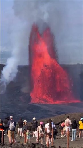 Massive Eruption Caught on Camera Seconds Before Chaos #volcano #viral #real