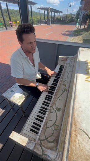 31K views · 1.3K reactions | If you like this, check out my new single ‘If The Phone Ain’t Ringing It’s Me’ https://ffm.to/jtphone.bio #piano #pianoplayer #rockabilly #newmusicfriday #friday | Jacob Tolliver | Facebook