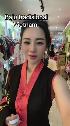 Traditional Vietnamese Clothing: Baju Vietnam Perempuan