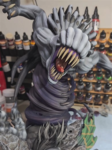 From a primed head to a fully finished diorama. This Yuta Okkotsu & Rika project was built step by step, focusing on skin tones, textures and atmosphere. Every figure starts simple — the final result is where the magic happens. Would you add this piece to your collection? 🎨 Hand painted 🗿 Premium resin 📐 Scale 1/6 Follow for more high-end anime collectibles. #AnimeFigures #JujutsuKaisen #ResinArt #FigurePainting #collectors