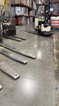 Forklift training: How to operate an electric pallet jack #foryou #fyp
