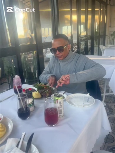 Dining Out with Friends: Relax, Eat, and Enjoy the Moment