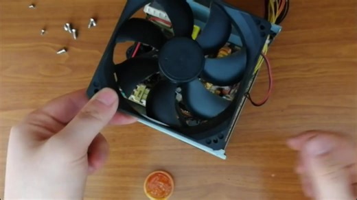 给PC电源风扇上润滑油