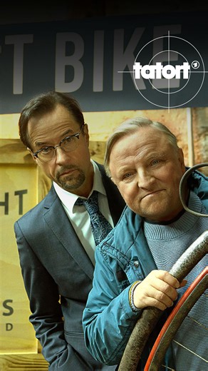Tatort on Instagram: "💥 Ein neuer Fall aus Münster! Thiel und Boerne ermitteln im #Tatort "Die Erfindung des Rades"! 🚲 👉 Zum Fall: Hobrecht & Hobrecht, Münsteraner Fahrradmanufaktur in fünfter Generation, verspricht nicht weniger als eine Sensation: Mit dem "First Bike", der jüngsten Entwicklung des Traditionsunternehmens, soll die Geschichte des Fahrrads neu geschrieben werden! Ein Ereignis historischen Ausmaßes also. Da darf Professor Boerne selbstredend nicht fehlen. Nur befindet sich in d