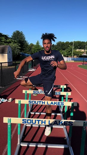 Better than a cliff bar… @TRUBAR #foryoupage #track #workout #nutrition #snack #trackandfield #bar #workout