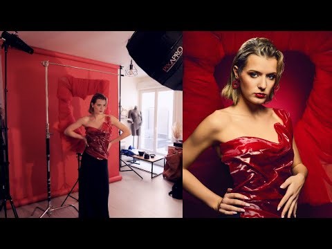 Equipment for a home photo studio in your living room (backdrop, flash, tripod)