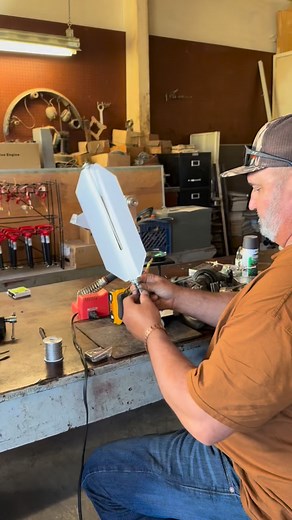 #waterfowl #duckhunting #waterfowlhunting #hunting #duckhunter #motiondecoys #duckdecoys We’re working on our new flashers which are electric. Lots of exciting features in these including off cadence wing beats which the ducks really like plus much cheaper than the water flashers to produce as they don’t need all the high pressure water for long periods of time. Running off a dewalt 20v lithium run times are very very long as we put a 9v regulator inline to keep constant wing speed throughout th