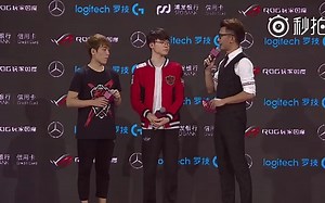 【洲际赛加油站】faker赛后接受采访 现场人气很高，不愧是LOL第一人。