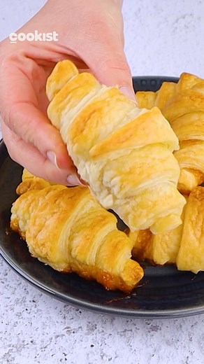 Pastry croissants with jam: just 3 ingredients for a quick and delicious recipe! INGREDIENTS 1 roll of puff pastry Jam Butter (melted) METHOD 1. Unroll the puff pastry on a cutting board and cut it into 8 pieces to obtain a triangle shape. 2. Spread the jam on the bottom part of the triangle and roll it out to obtain the croissant shape. 3. Transfer croissants to the cutting board covered with parchment paper and brush with melted butter. 4. Bake croissants in oven at 180°C/360°F for 20 minutes.