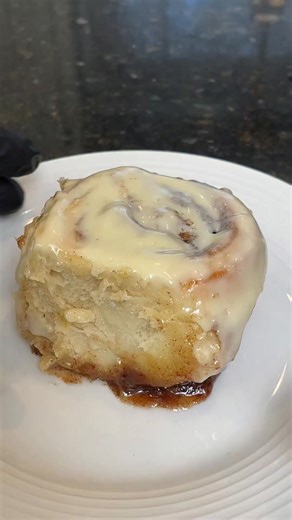 Cinnamon Rolls 👀🔥 | Mr. Make It Happen