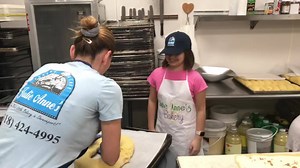 58K views · 660 reactions | It’s King Cake time. We are live at Julie Anne's Bakery & Cafe. | KTBS 3 News | Facebook