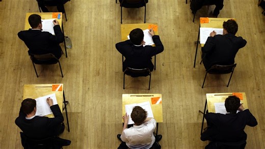 Curriculum review will support changing ‘inflexible approach’ to GCSE resits