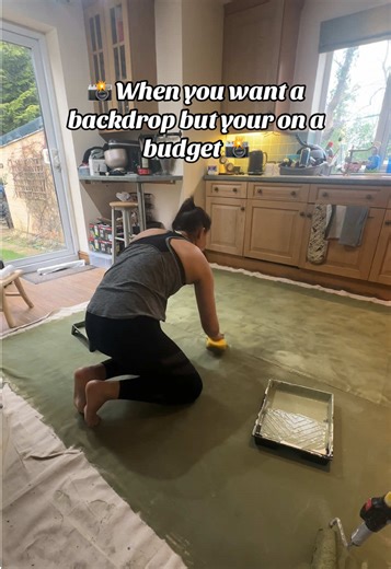 Hand painting a canvas backdrop 🎨 📸 #photographer #backdrop #diy #photographersoftiktok