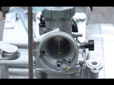 70cc 2 stroke race motor revving!