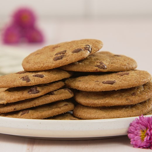 Looking for a no-stress sweet to celebrate National Chocolate Chip Cookie Day? Whip up this pull-apart cake made with thin & crispy Tate's Bake Shop Chocolate Chip Cookies—no baking skills required! #ad #tatesbakeshop #tatescookies | Tastemade