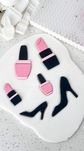 Let’s go girls 🎶 Big (high-heeled 👠) news… I told my stamps & cutters to get ready, and they put on lipstick and heels 😂 I’ve officially joined the Cookie Industry Ambassador team with ACADA! 🥹💖 @internationalcakeshowaustralia So honoured to be alongside: @cookico_cuts @twiceupona_time_cookies From stamping fondant in my kitchen back in 2017 to this moment, I’m beyond grateful. Exciting things ahead and I can’t wait to keep creating and sharing with you all 🫶 Featured Products: Lipstick & 