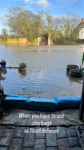 When you have to use bags of clay as flood defenders. I’ve not seen the yard flood this much in the 10 years I’ve been here. This is wild. Today was spend wading through one deep water to check on the studio. Lucky for me the water hadn’t reached the door yet. So we set to moving the wheels off the floor. And let’s see what the clouds bring next 😅🤞 As a small business I’m keeping everything crossed. #potteryclass #potterystudio #niceweatherforducks #christchurchuk #newforest | Moon Studio Cera
